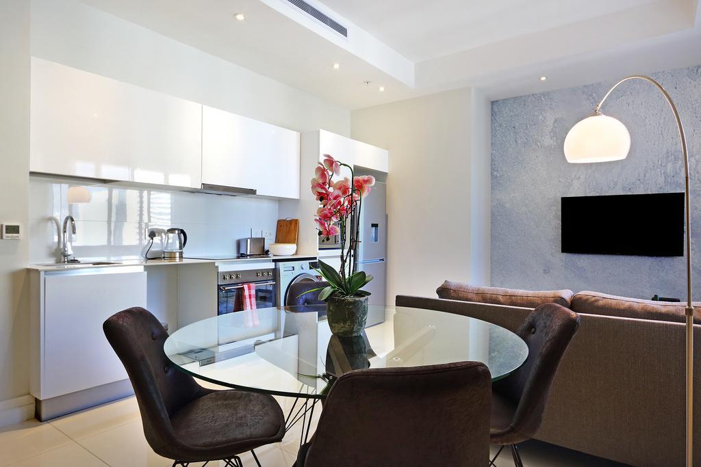 Triangle Luxury Suites By Totalstay Kapstaden Exteriör bild