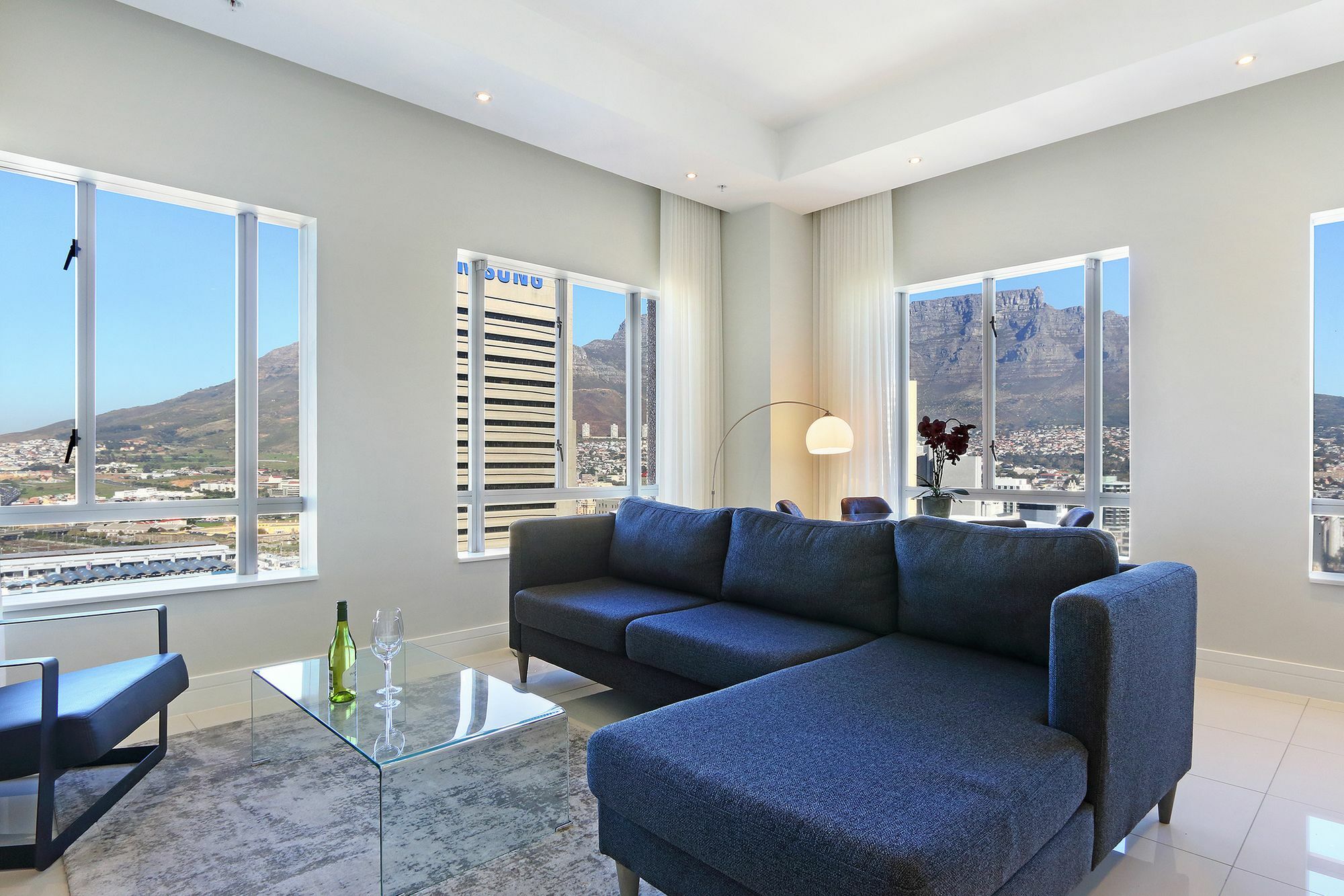Triangle Luxury Suites By Totalstay Kapstaden Exteriör bild