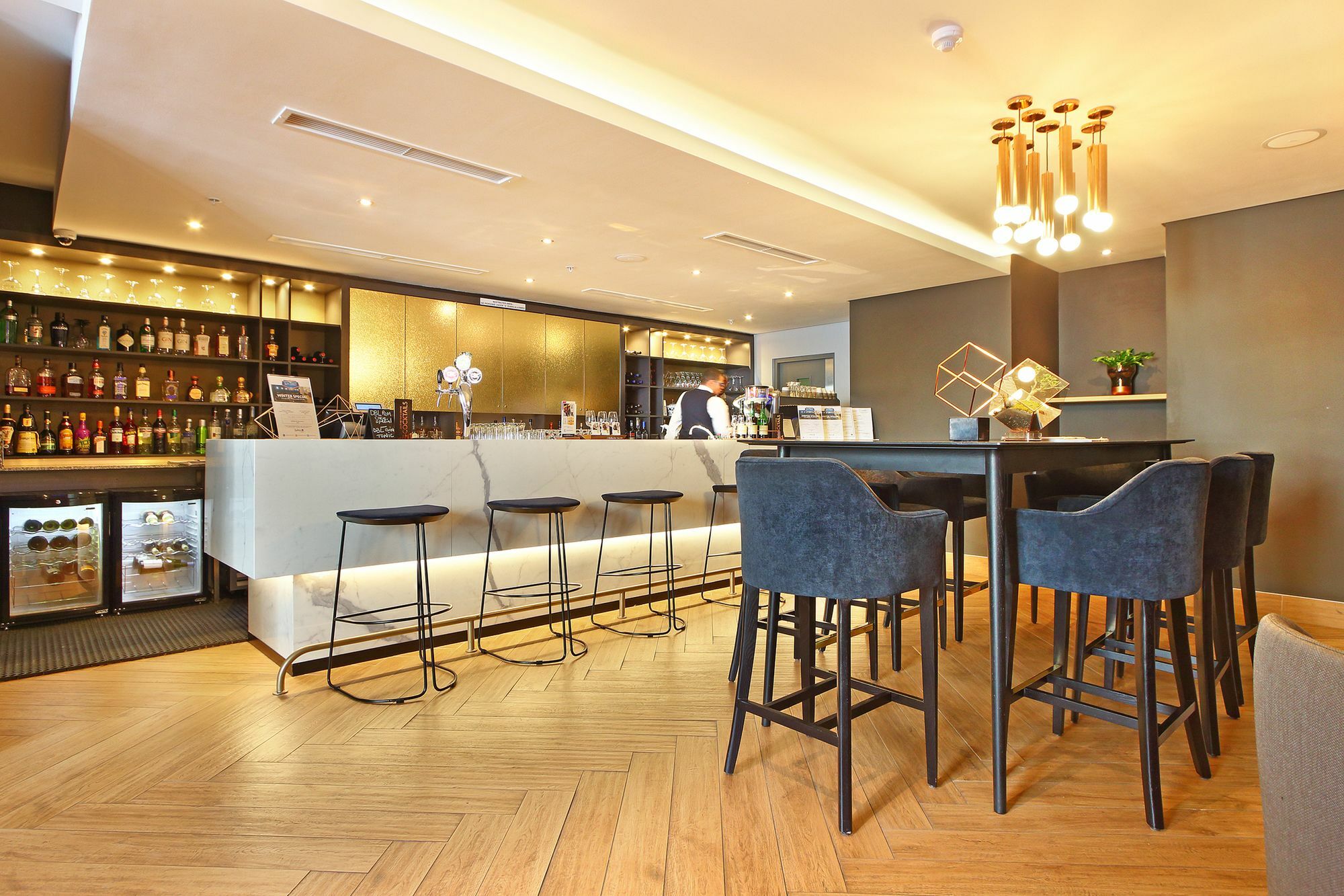 Triangle Luxury Suites By Totalstay Kapstaden Exteriör bild